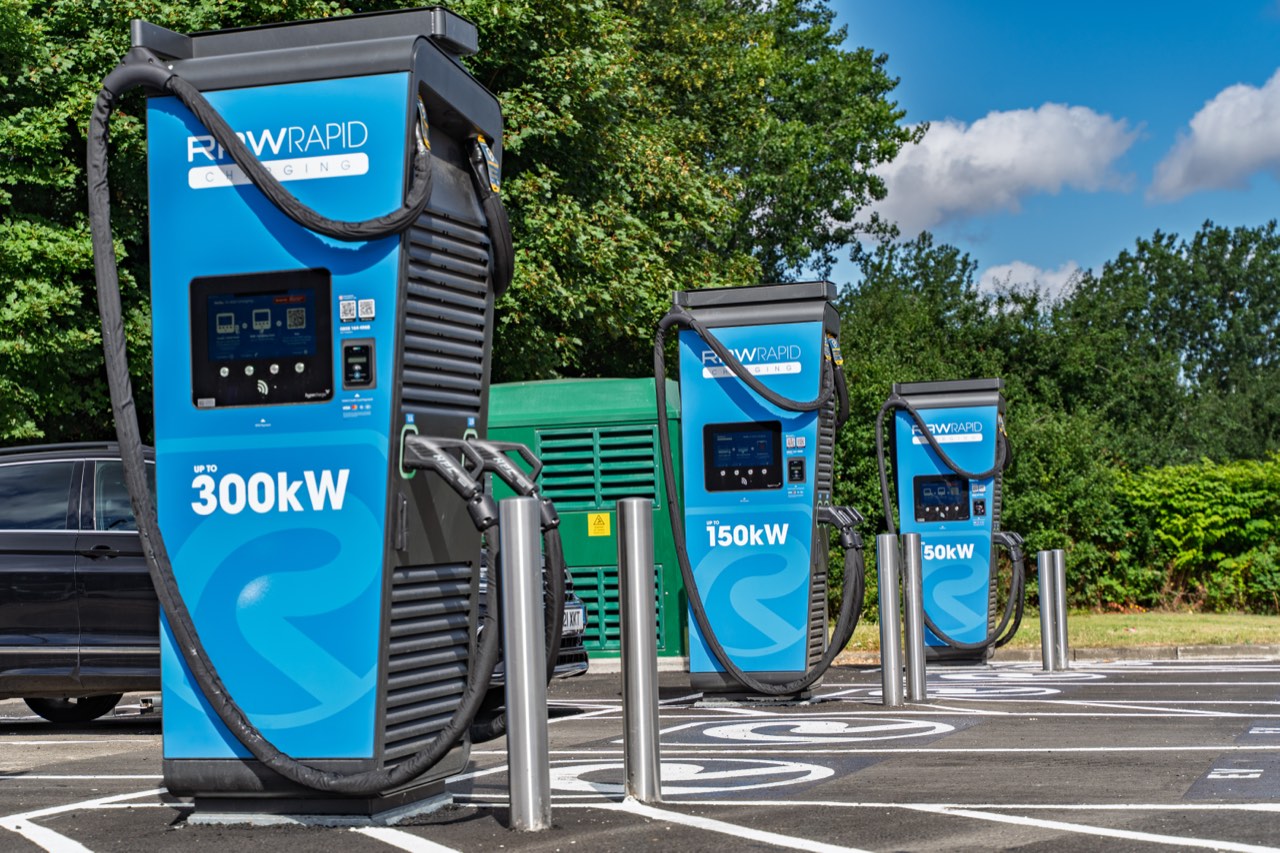 300kW ultra-rapid and 150kW rapid chargers in a row at the Black Bull