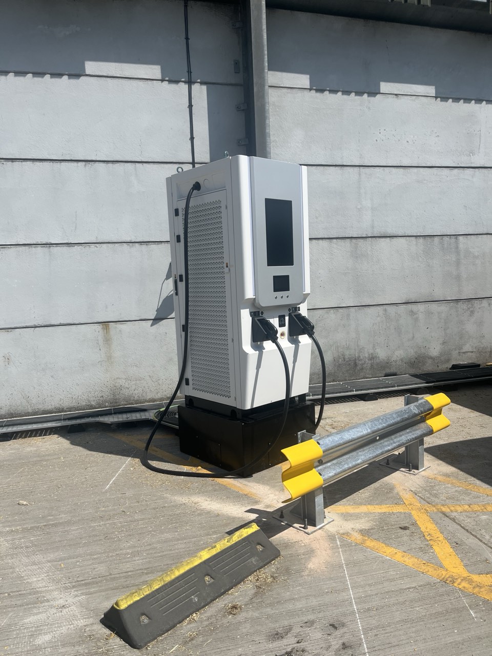 Zerova DQ480 charger with ARMCO impact protection at Vale Green Energy